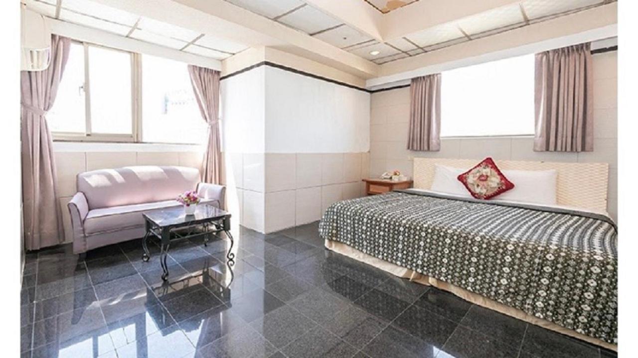 Yi Pin Business Hotel Taoyuan Exterior foto